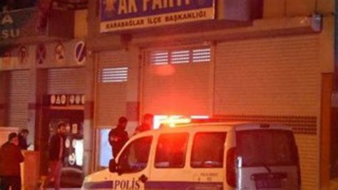 İ­z­m­i­r­­d­e­ ­A­K­ ­P­a­r­t­i­ ­i­l­ç­e­ ­b­i­n­a­s­ı­n­a­ ­s­a­l­d­ı­r­ı­